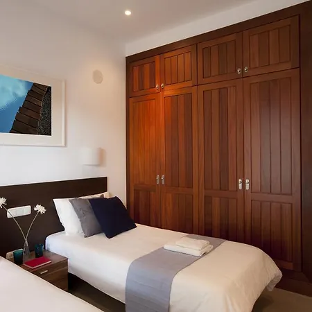 Apartment Villas *